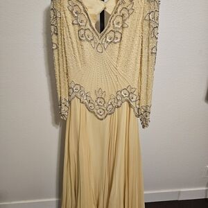 Black Tie Neiman Marcus Yellow Beaded Long Sleeve Full Length Dress.
